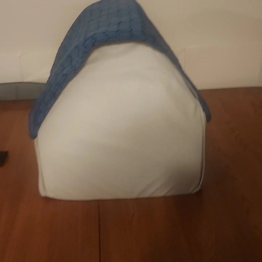 Dog or cat house/bed